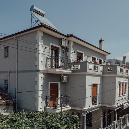 Guesthouse Sara & Esi Korce Exterior photo