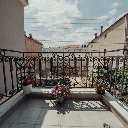 Guesthouse Sara & Esi Korce Exterior photo